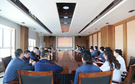 標題：華德牧草公司召開(kāi)2024年全面從嚴治黨工作會(huì )議
瀏覽次數：1362
發(fā)表時(shí)間：2024-04-01