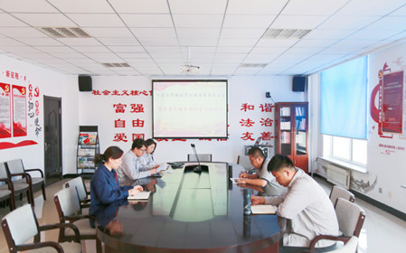 標題：華德牧草公司黨委開(kāi)展黨紀學(xué)習教育專(zhuān)題學(xué)習
瀏覽次數：1042
發(fā)表時(shí)間：2024-05-24