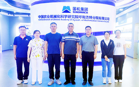 標題：國家牧草產(chǎn)業(yè)技術(shù)體系崗位科學(xué)家何峰一行到呼和浩特分院
調研交流

瀏覽次數：1315
發(fā)表時(shí)間：2024-07-18