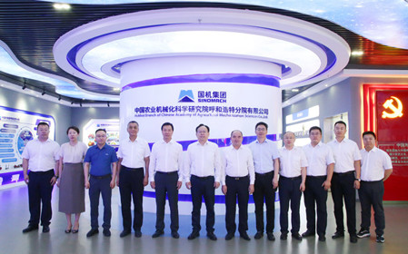 標題：中國農機院黨委書(shū)記、董事長(cháng)馬敬春一行赴呼和浩特分院調研指導
瀏覽次數：1760
發(fā)表時(shí)間：2024-08-02